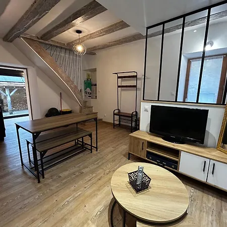 Maison De Charme T3 Renovee Avec Jardin A Vicq-sur-gartempe, Proche La Roche-posay - Fr-1-541-165 *